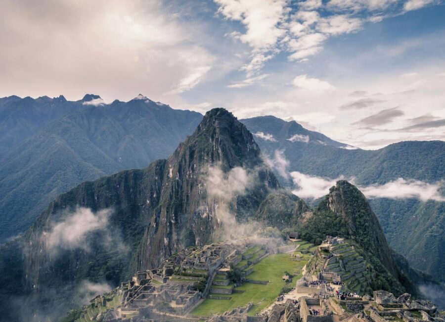 Respectful editorial scene for Dating in Peru: Culture, Communication and Building Genuine Connections